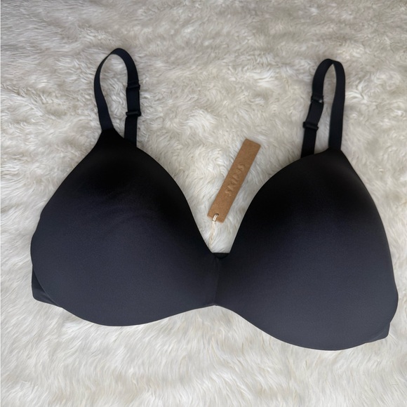 NWT Skims Wireless Form Push Up Plunge Bra Onyx Black Women Size 36DDD - Picture 3 of 12